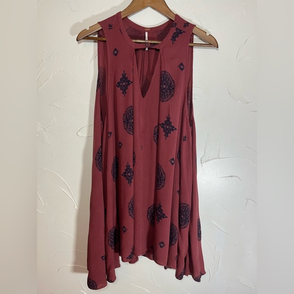 Free People Tree Swing Dress in Maroon Medallion W/Pockets SZ Small - Picture 2 of 8